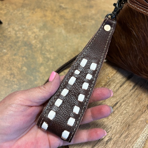 Myra Bag Convertible Crossbody/Wristlet - Picture 4 of 10